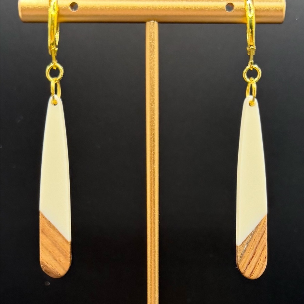 ✨ Handmade Wood & Resin Jewelry Set (Earrings + Necklace) ✨ - Picture 9 of 12